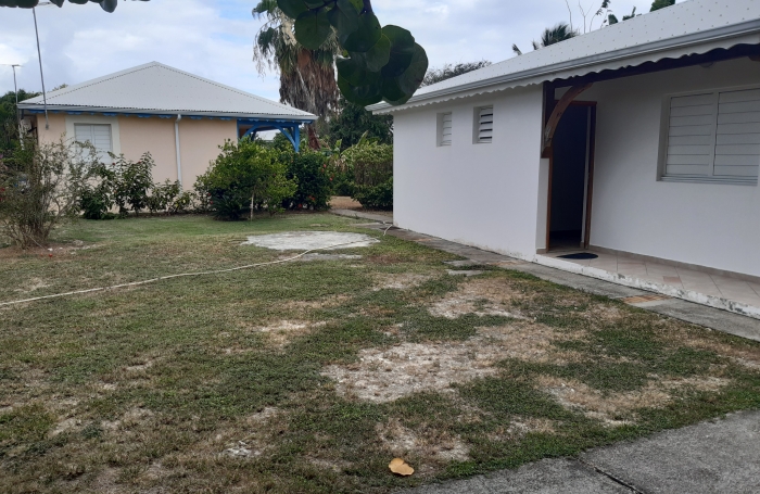 Jolie villa meublée F3/pisicine à 100m de la plage