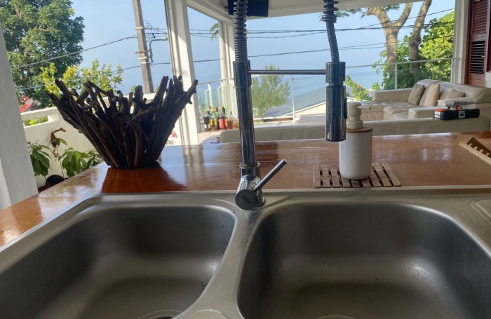 VILLA F5 MEUBLEE AVEC PISCINE ET VUE MER