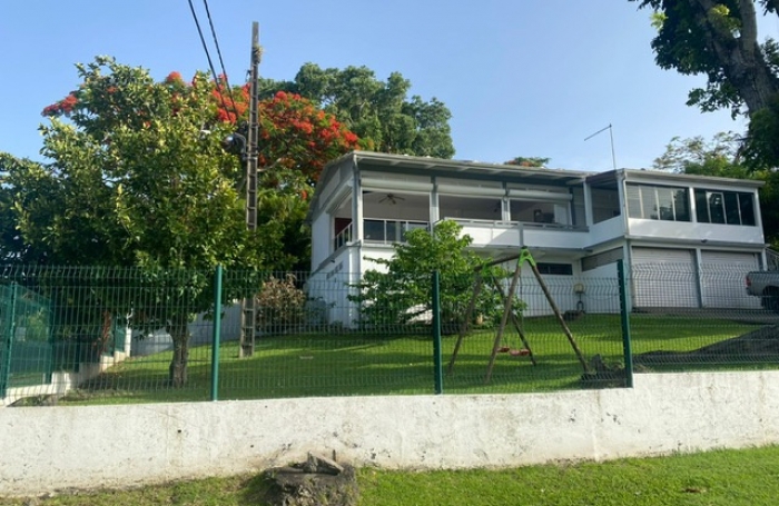 VILLA F5 MEUBLEE AVEC PISCINE ET VUE MER