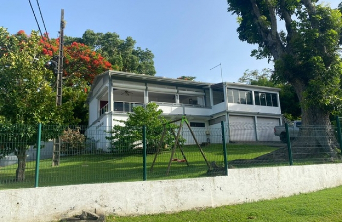 VILLA F5 MEUBLEE AVEC PISCINE ET VUE MER