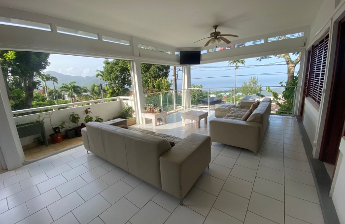 VILLA F5 MEUBLEE AVEC PISCINE ET VUE MER