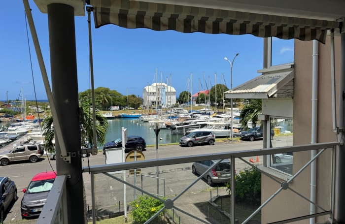 Gourbeyre Marina de Rivière Sens, appartement T3 au 1er étage avec vue sur la Marina