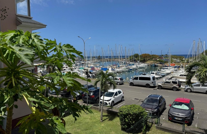 Gourbeyre Marina de Rivière Sens, appartement T3 au 1er étage avec vue sur la Marina