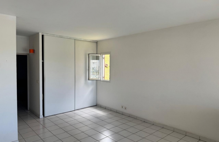 Gourbeyre Marina de Rivière Sens, appartement T3 au 1er étage avec vue sur la Marina