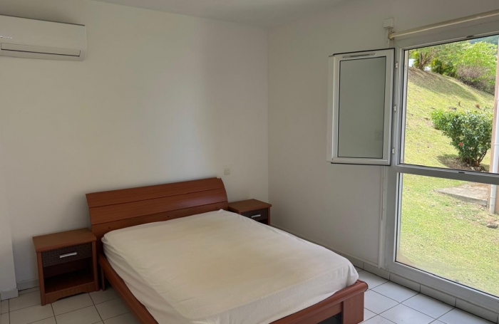Gourbeyre Marina de Rivière Sens, appartement T3 au 1er étage avec vue sur la Marina