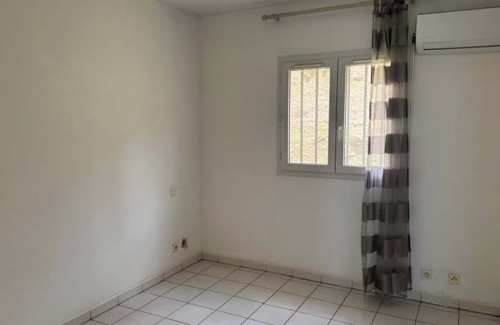 Gourbeyre Marina de Rivière Sens, appartement T3 au 1er étage avec vue sur la Marina