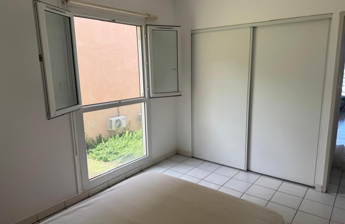 Gourbeyre Marina de Rivière Sens, appartement T3 au 1er étage avec vue sur la Marina