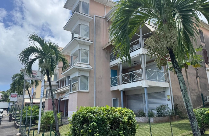 Gourbeyre Marina de Rivière Sens, appartement T3 au 1er étage avec vue sur la Marina