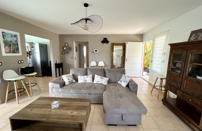 VILLA T4 MEUBLEE AVEC PISCINE PETIT BOURG