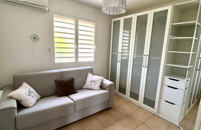 VILLA T4 MEUBLEE AVEC PISCINE PETIT BOURG