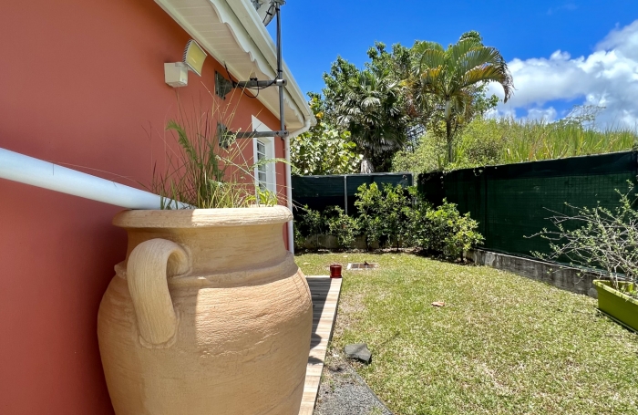 VILLA T4 MEUBLEE AVEC PISCINE PETIT BOURG