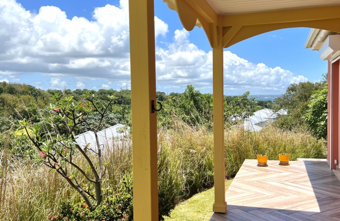 VILLA T4 MEUBLEE AVEC PISCINE PETIT BOURG
