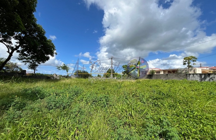Terrain plat et bien ventilé - Secteur Limitrophe des Abymes