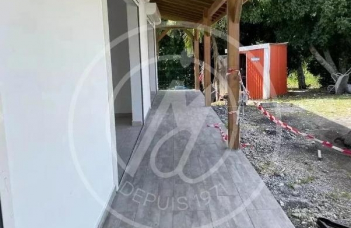 Location Local commercial 32m&sup2; Baie Mahault