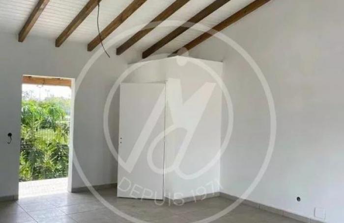 Location Local commercial 32m&sup2; Baie Mahault