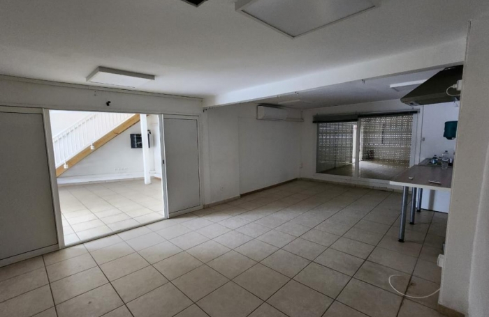 Location Local commercial 200m&sup2; Gosier