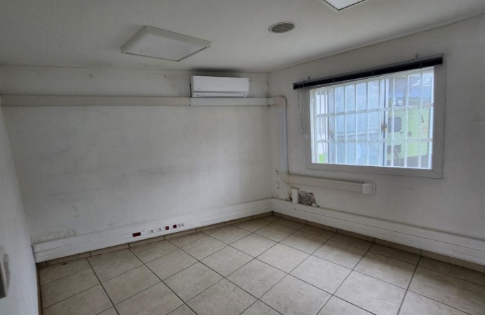 Location Local commercial 200m&sup2; Gosier