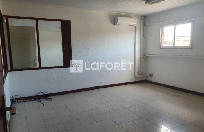 Vente Local commercial 247m² Baillif