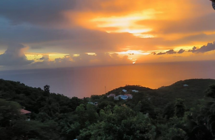 Villa individuelle T4 meublée vue mer imprenable sur Bouillante