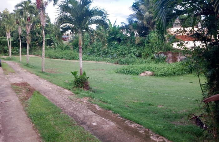 PETIT-BOURG - TERRAIN A BATIR DE 1 144 m2