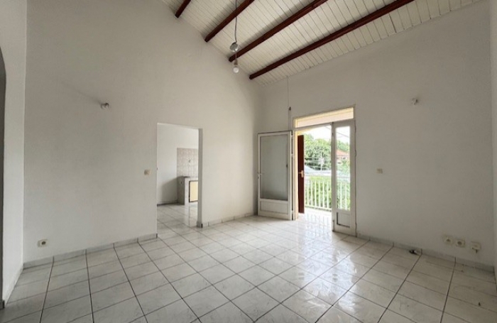 Appartement deux chambres plus un bureau aux Abymes - LONGFORT IMMOBILIER
