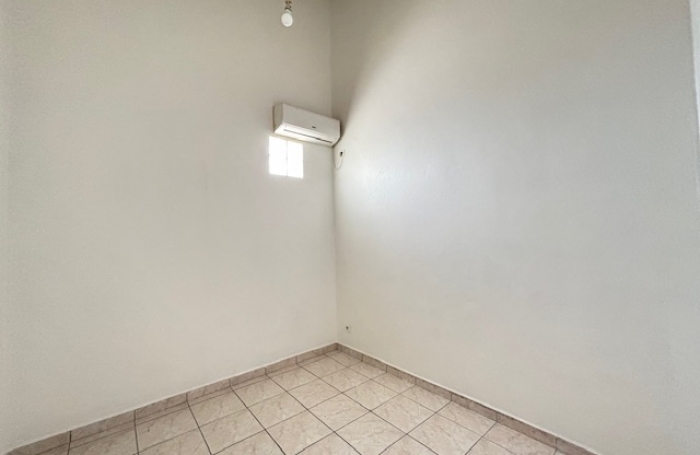 Appartement deux chambres plus un bureau aux Abymes - LONGFORT IMMOBILIER
