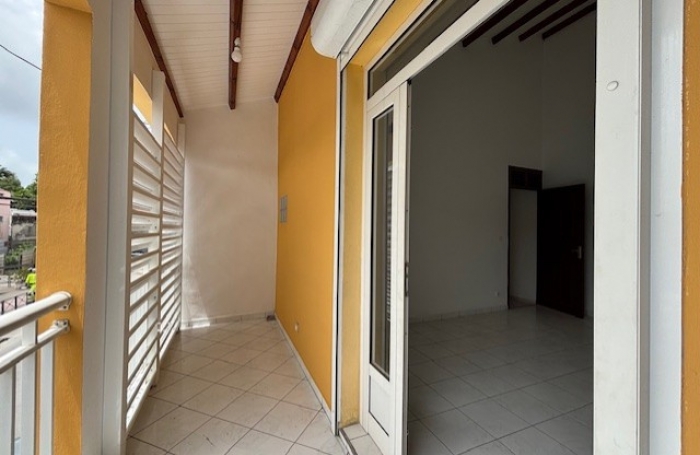 Appartement deux chambres plus un bureau aux Abymes - LONGFORT IMMOBILIER