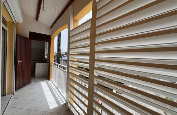 Appartement deux chambres plus un bureau aux Abymes - LONGFORT IMMOBILIER