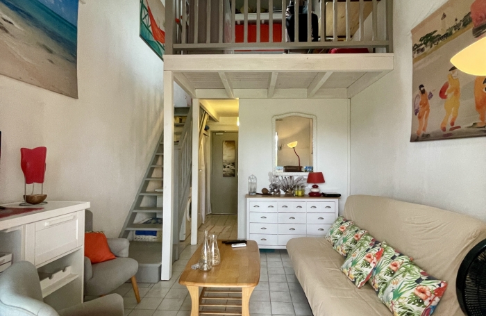 Vue Golf. Duplex meublé et équipé. Grande chambre lumineuse en mezzanine.