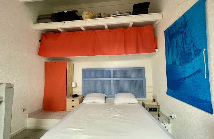 Vue Golf. Duplex meublé et équipé. Grande chambre lumineuse en mezzanine.