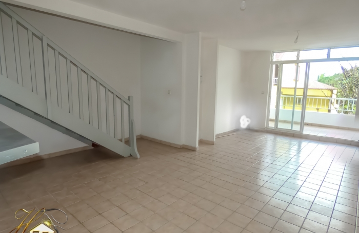 SPACIEUX APPARTEMENT T3 DUPLEX RENOVE