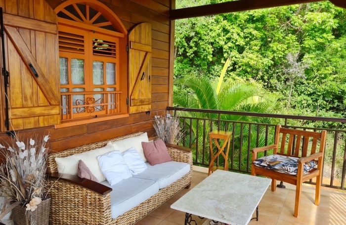 À vendre   Grande maison familiale à Vieux-Fort avec piscine et studios