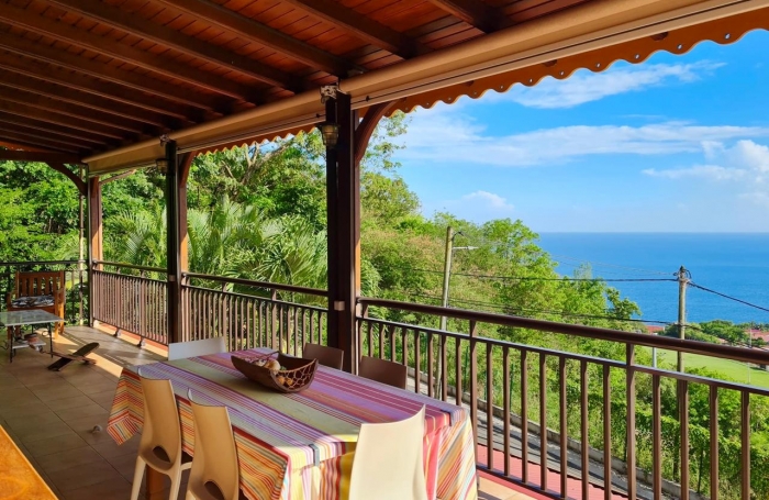 À vendre   Grande maison familiale à Vieux-Fort avec piscine et studios