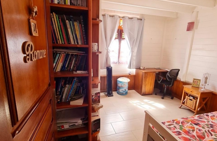 À vendre   Grande maison familiale à Vieux-Fort avec piscine et studios