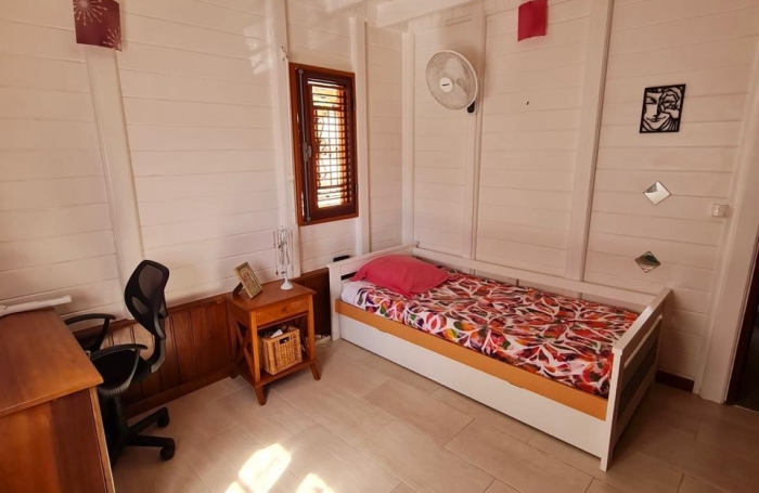 À vendre   Grande maison familiale à Vieux-Fort avec piscine et studios