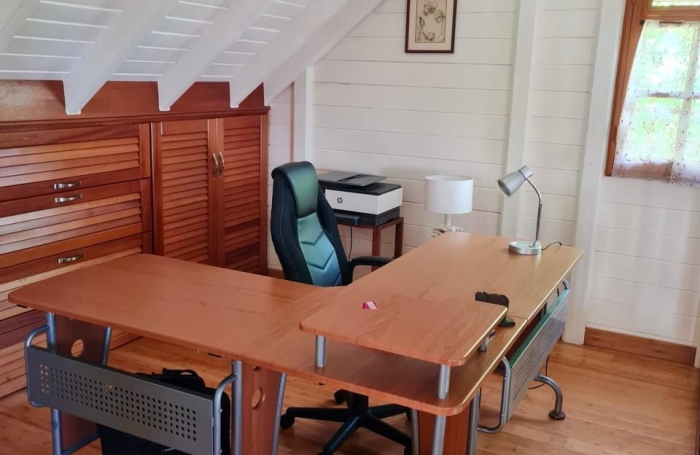À vendre   Grande maison familiale à Vieux-Fort avec piscine et studios