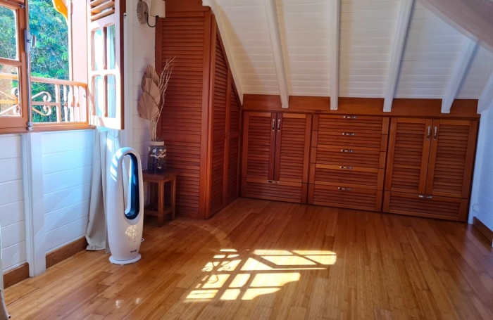 À vendre   Grande maison familiale à Vieux-Fort avec piscine et studios