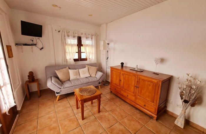 À vendre   Grande maison familiale à Vieux-Fort avec piscine et studios