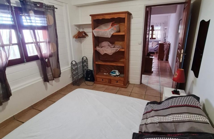À vendre   Grande maison familiale à Vieux-Fort avec piscine et studios