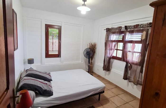 À vendre   Grande maison familiale à Vieux-Fort avec piscine et studios