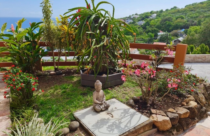 À vendre   Grande maison familiale à Vieux-Fort avec piscine et studios