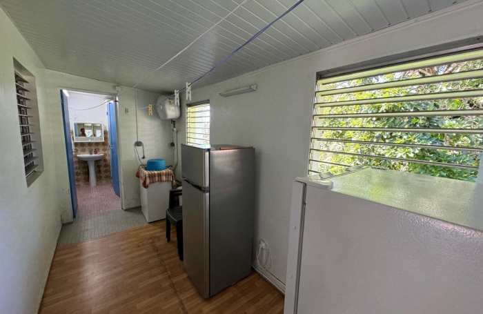À vendre : Appartement T3 à Saint-Claude, proche du bourg - idéal pour résidence principale ou investissement.
