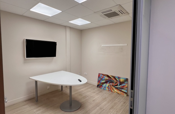 TRES BEAU LOCAL A LOUER DE 224M2 IDEALEMENT SITUE