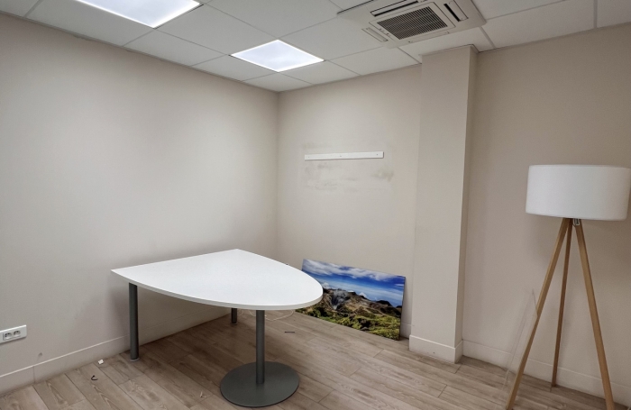 TRES BEAU LOCAL A LOUER DE 224M2 IDEALEMENT SITUE