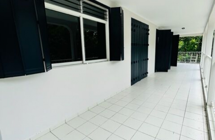 Location Maison 150m&sup2; 5 pi&#232;ces Gosier