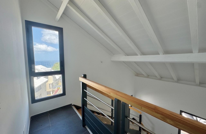 A louer Vieux-Fort - Duplex  T4 climatisé au 1ᵉr étage - terrasse vue imprenable sur les Saintes