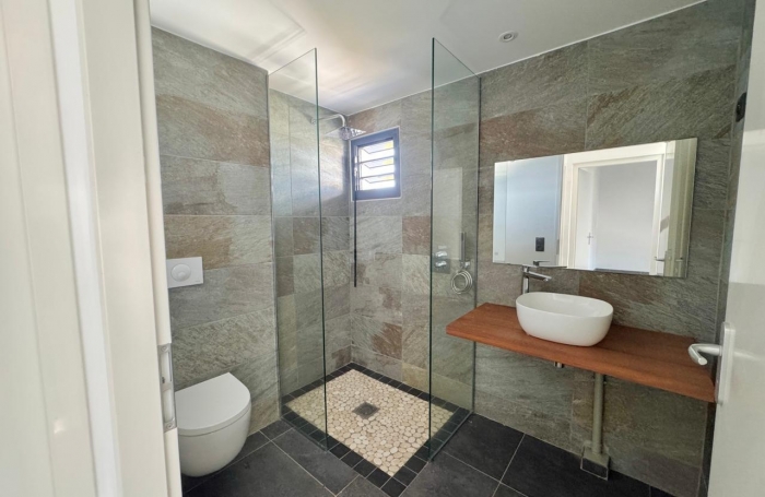 A louer Vieux-Fort - Duplex  T4 climatisé au 1ᵉr étage - terrasse vue imprenable sur les Saintes