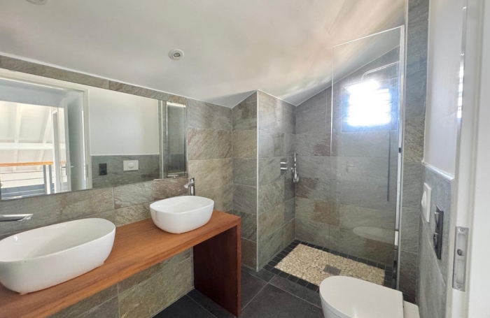 A louer Vieux-Fort - Duplex  T4 climatisé au 1ᵉr étage - terrasse vue imprenable sur les Saintes