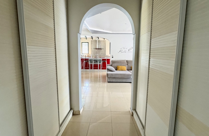 MAGNIFIQUE VILLA T5 MEUBLEE + GARAGE LAMENTIN