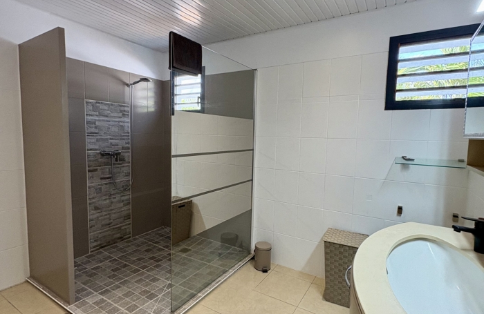 MAGNIFIQUE VILLA T5 MEUBLEE + GARAGE LAMENTIN